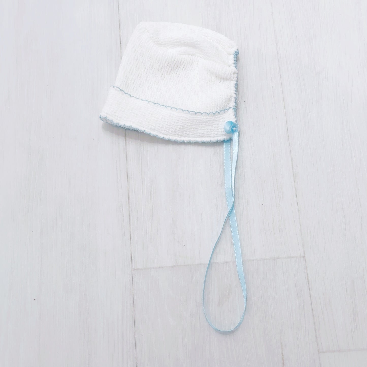 Paty Bonnet (White w/ Blue Trim)